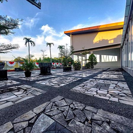 Prima Sr Hotel & Convention Yogyakarta Sleman  Exterior photo