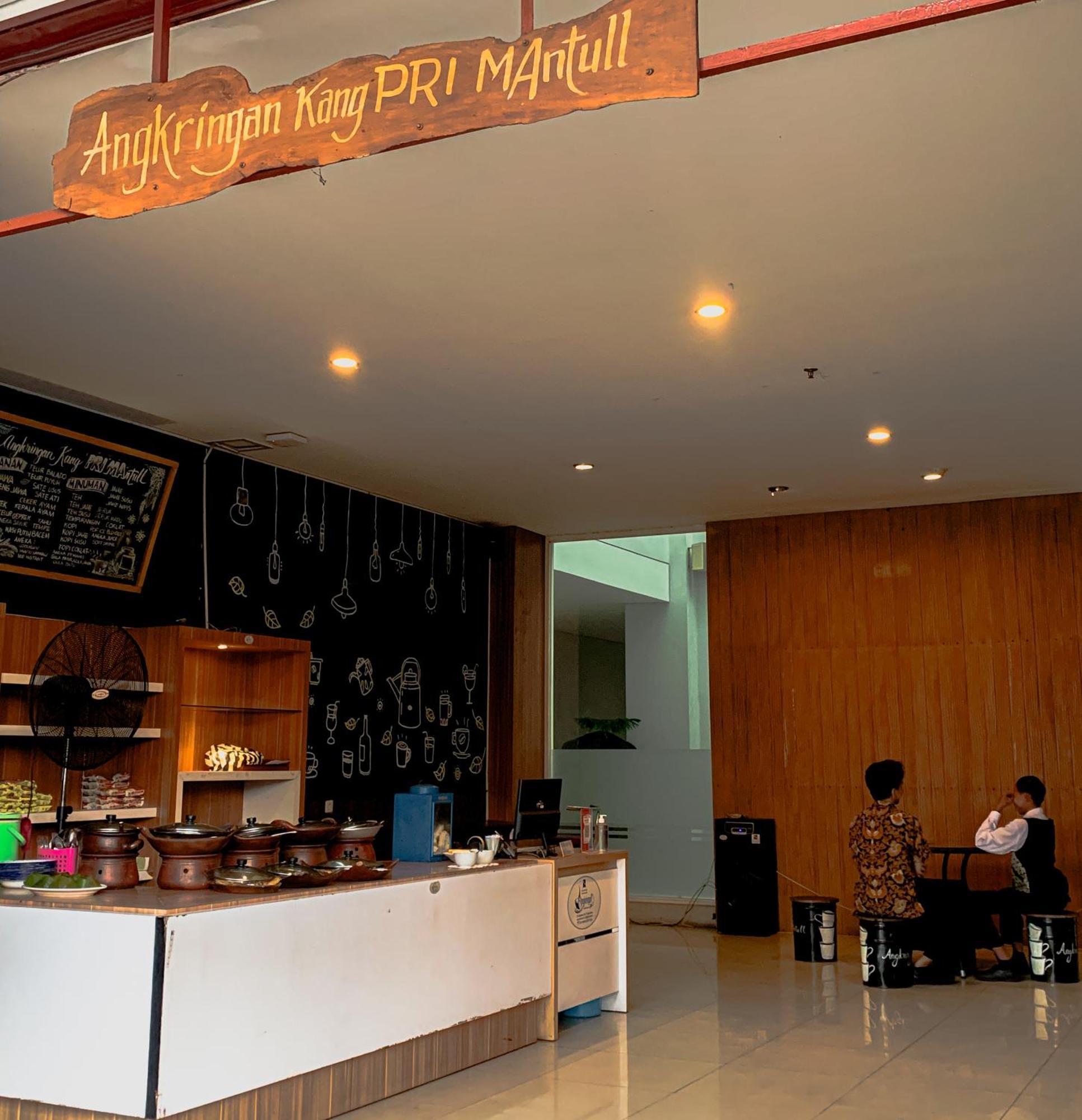 Prima Sr Hotel & Convention Yogyakarta Sleman  Exterior photo