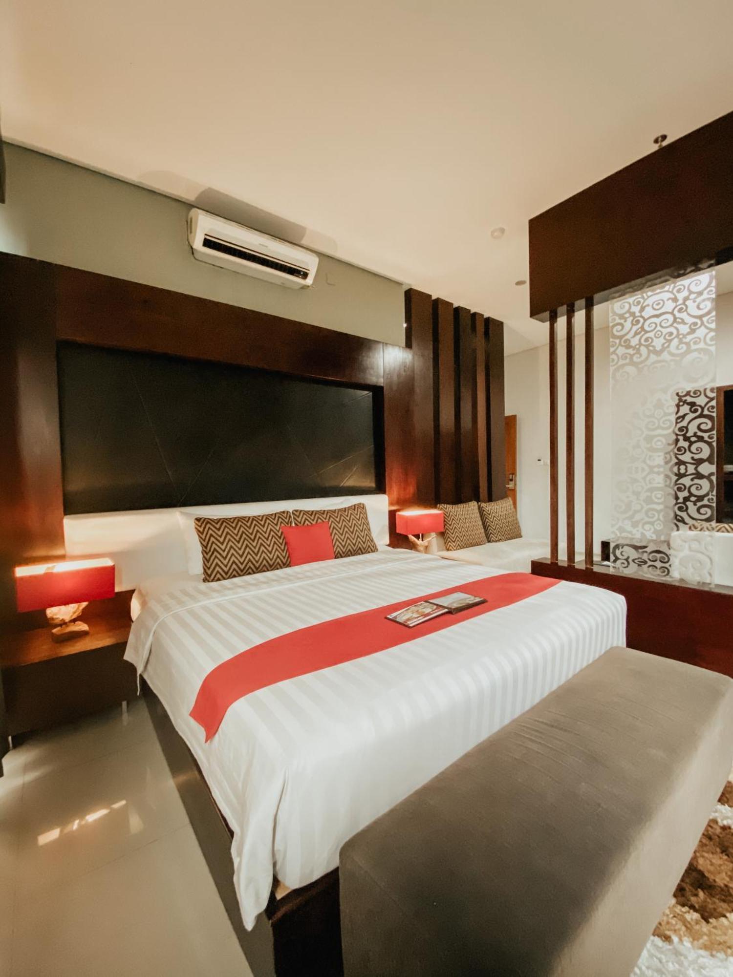Prima Sr Hotel & Convention Yogyakarta Sleman  Exterior photo