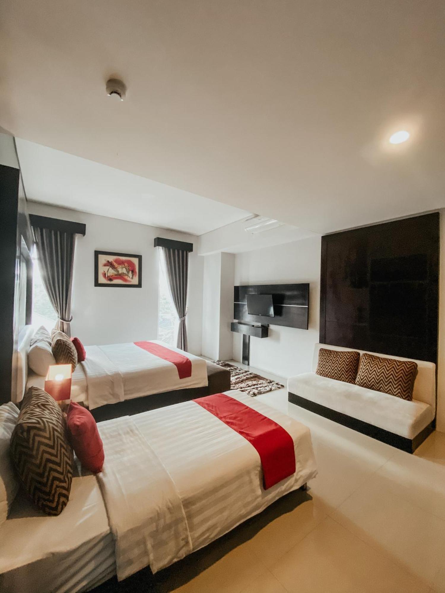 Prima Sr Hotel & Convention Yogyakarta Sleman  Exterior photo