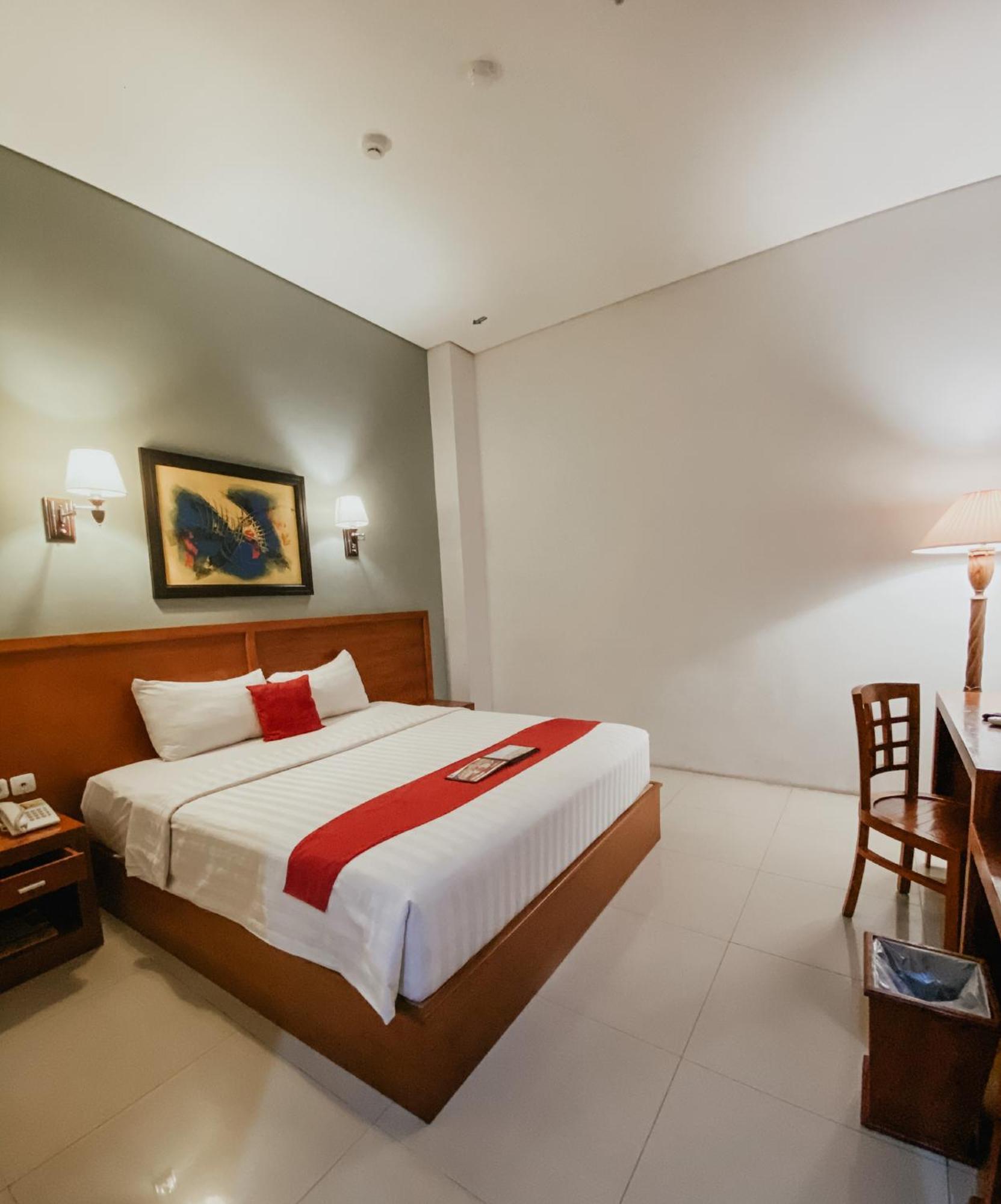 Prima Sr Hotel & Convention Yogyakarta Sleman  Exterior photo
