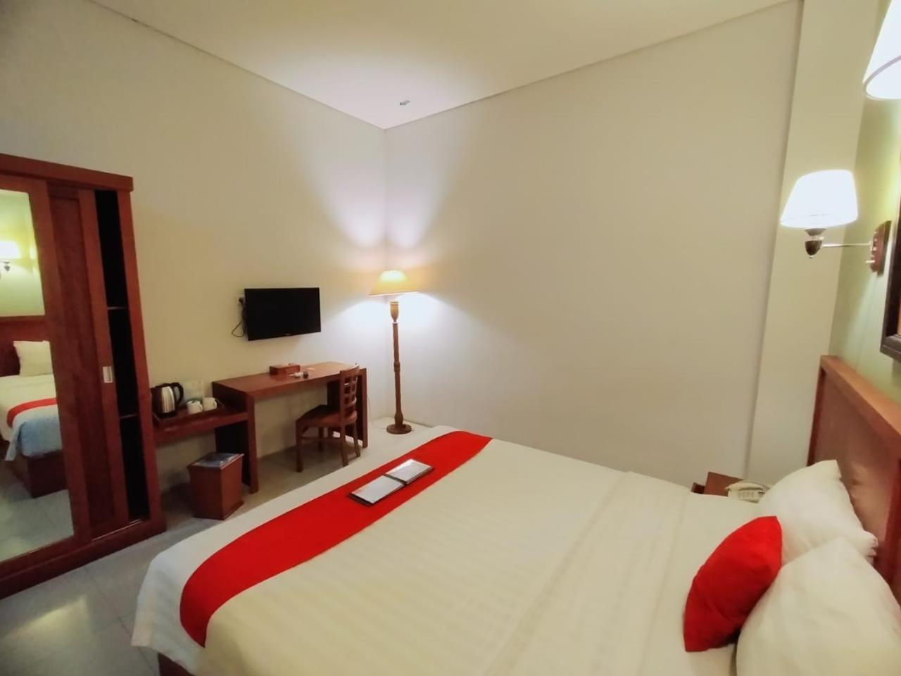 Prima Sr Hotel & Convention Yogyakarta Sleman  Exterior photo
