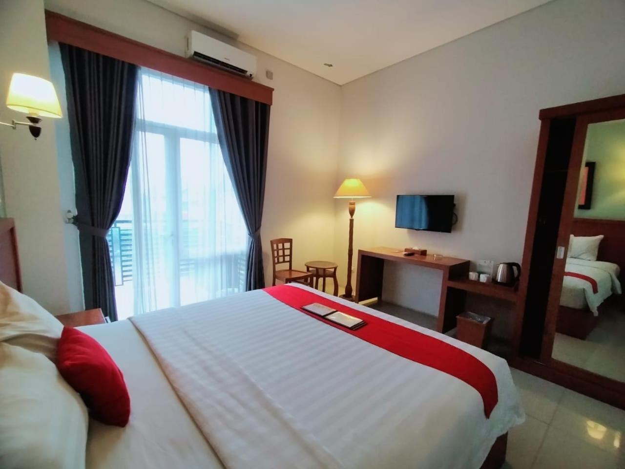 Prima Sr Hotel & Convention Yogyakarta Sleman  Exterior photo