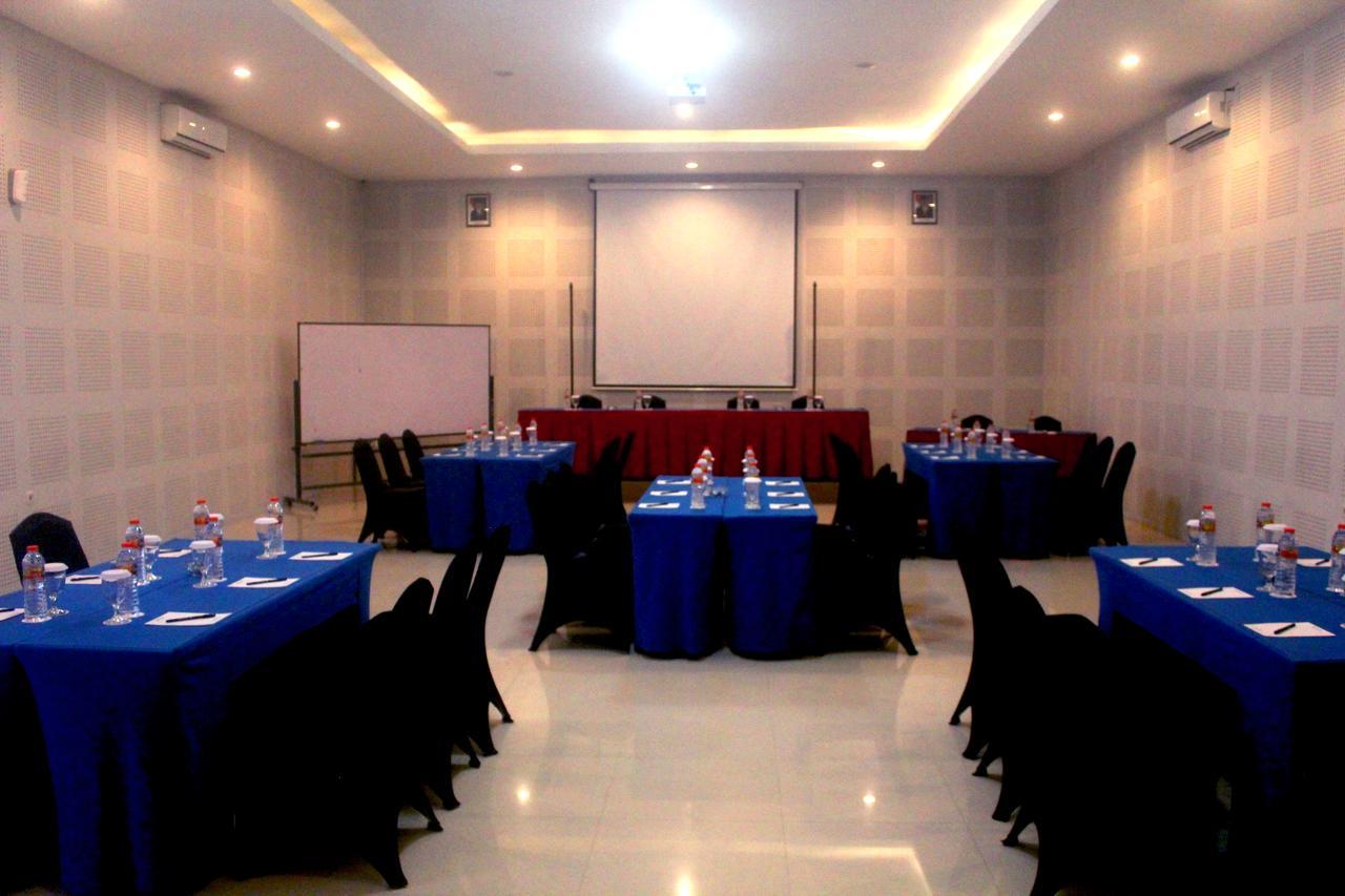 Prima Sr Hotel & Convention Yogyakarta Sleman  Exterior photo
