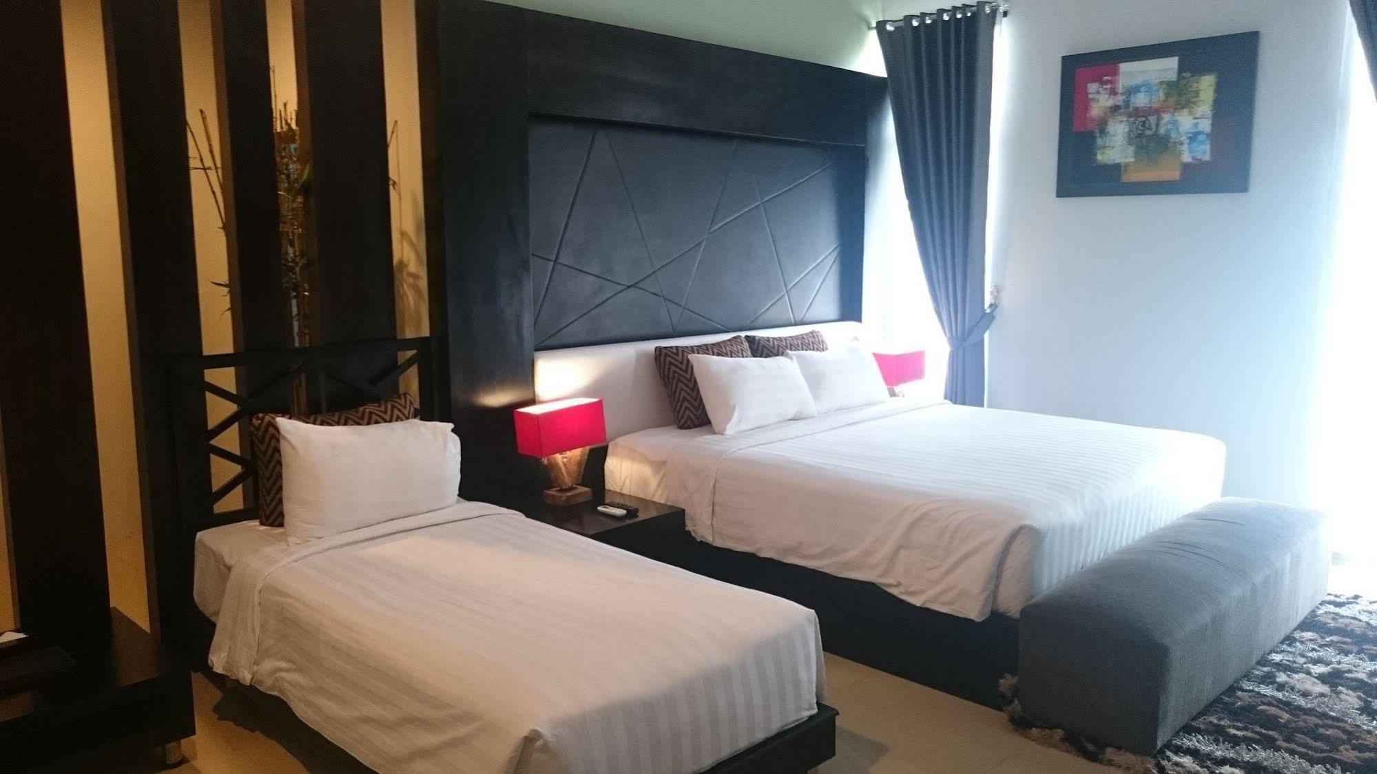 Prima Sr Hotel & Convention Yogyakarta Sleman  Exterior photo