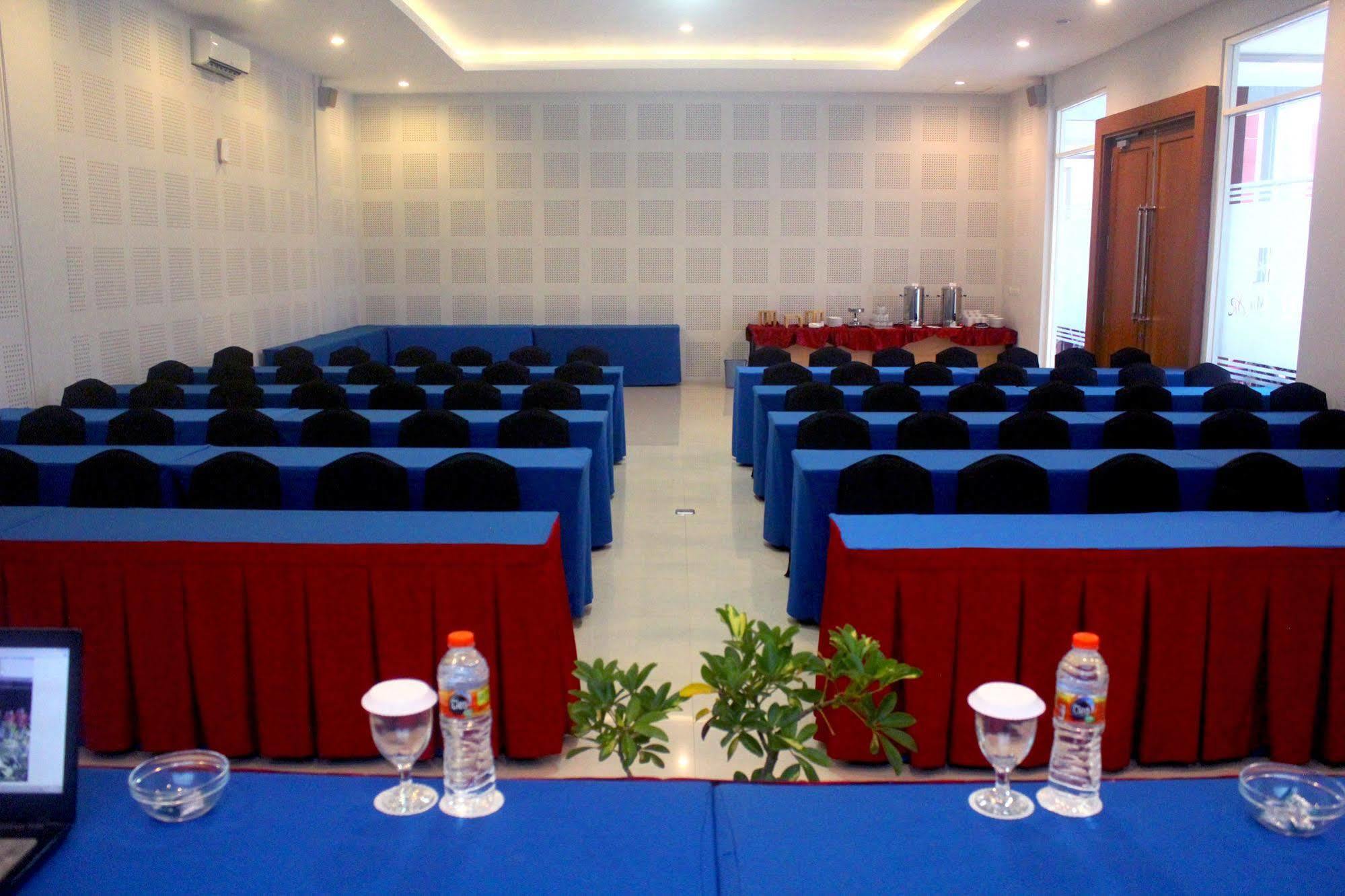 Prima Sr Hotel & Convention Yogyakarta Sleman  Exterior photo
